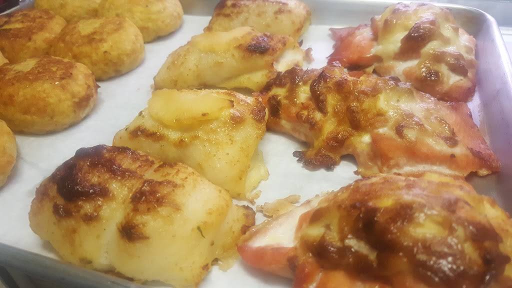 Maxi Gastronome Delicatessen | restaurant | 842 Red Lion Rd, Philadelphia, PA 19115, USA | 2156985828 OR +1 215-698-5828