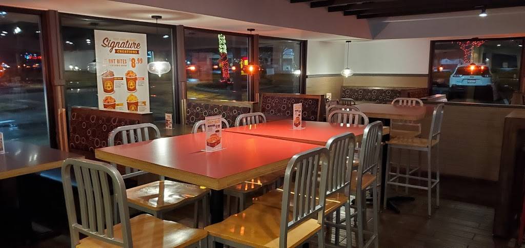 HNT Chicken | restaurant | 477 Franklin Mills Cir, Philadelphia, PA 19154, USA | 2156374800 OR +1 215-637-4800