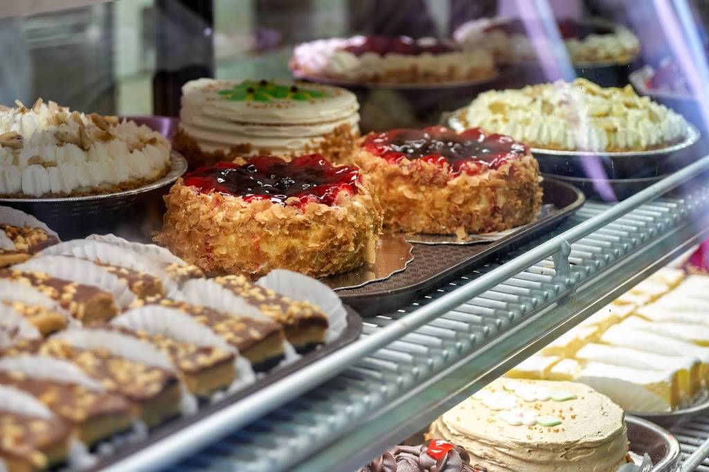 Offshore Bakery | bakery | 233 High St, Southampton, ON N0H 2L0, Canada | 5197975789 OR +1 519-797-5789