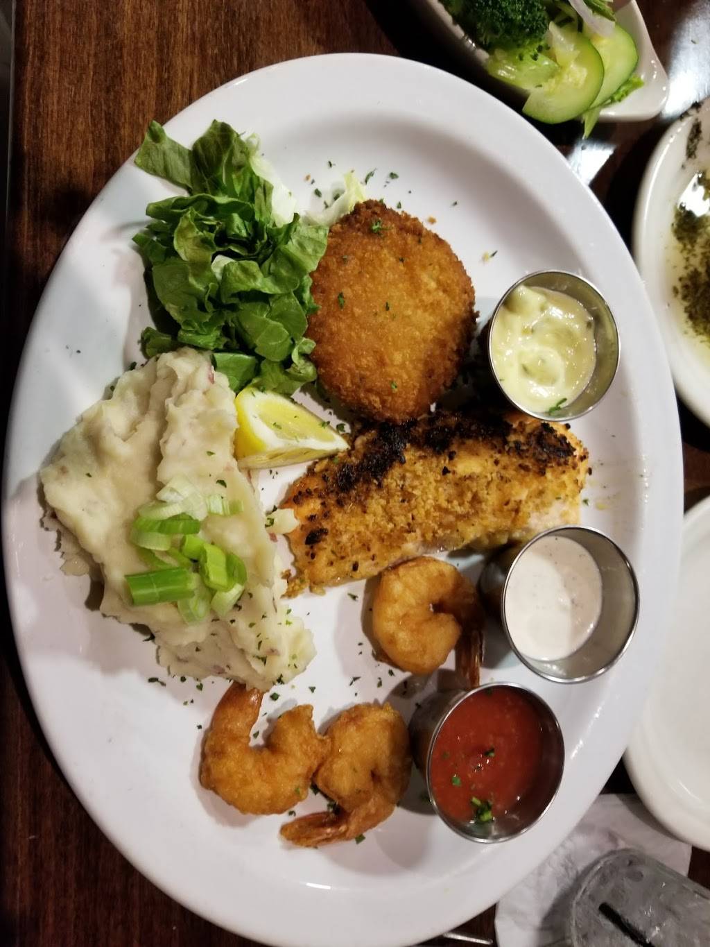 Leverocks Great Seafood | restaurant | 840 Pasadena Ave S, St. Petersburg, FL 33707, USA | 7273674588 OR +1 727-367-4588