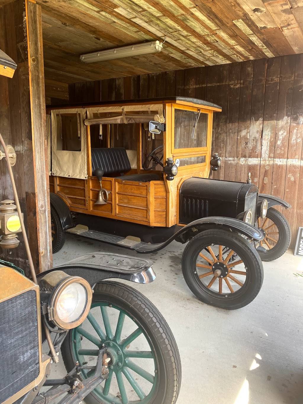 Truck Farm Tavern | restaurant | 11760 River Rd, St Rose, LA 70087, USA | 5046990099 OR +1 504-699-0099