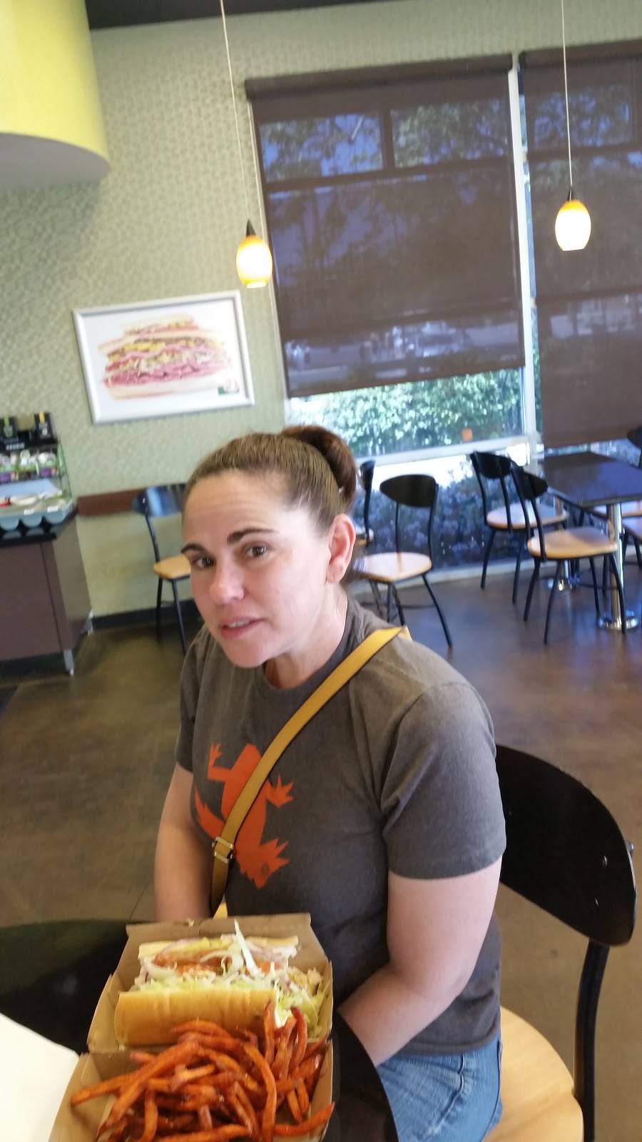 Deli Delicious | restaurant | 9801 Hageman Rd #200, Bakersfield, CA 93312, USA | 6618292559 OR +1 661-829-2559