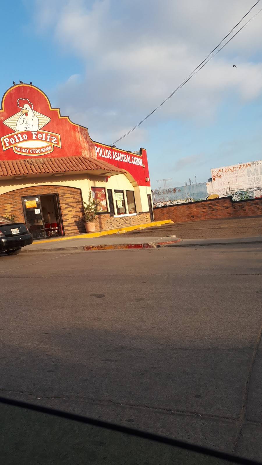 Pollo Feliz | restaurant | Guerrero 827, 17 de Agosto, Constitución (Ampl. Constitución), 22707 Rosarito, B.C., Mexico | 016611201469 OR +52 661 120 1469