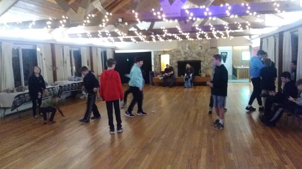 Oakcrest Cove Lodge | restaurant | 45 Quaker Meeting House Rd, Forestdale, MA 02644, USA | 5088884361 OR +1 508-888-4361