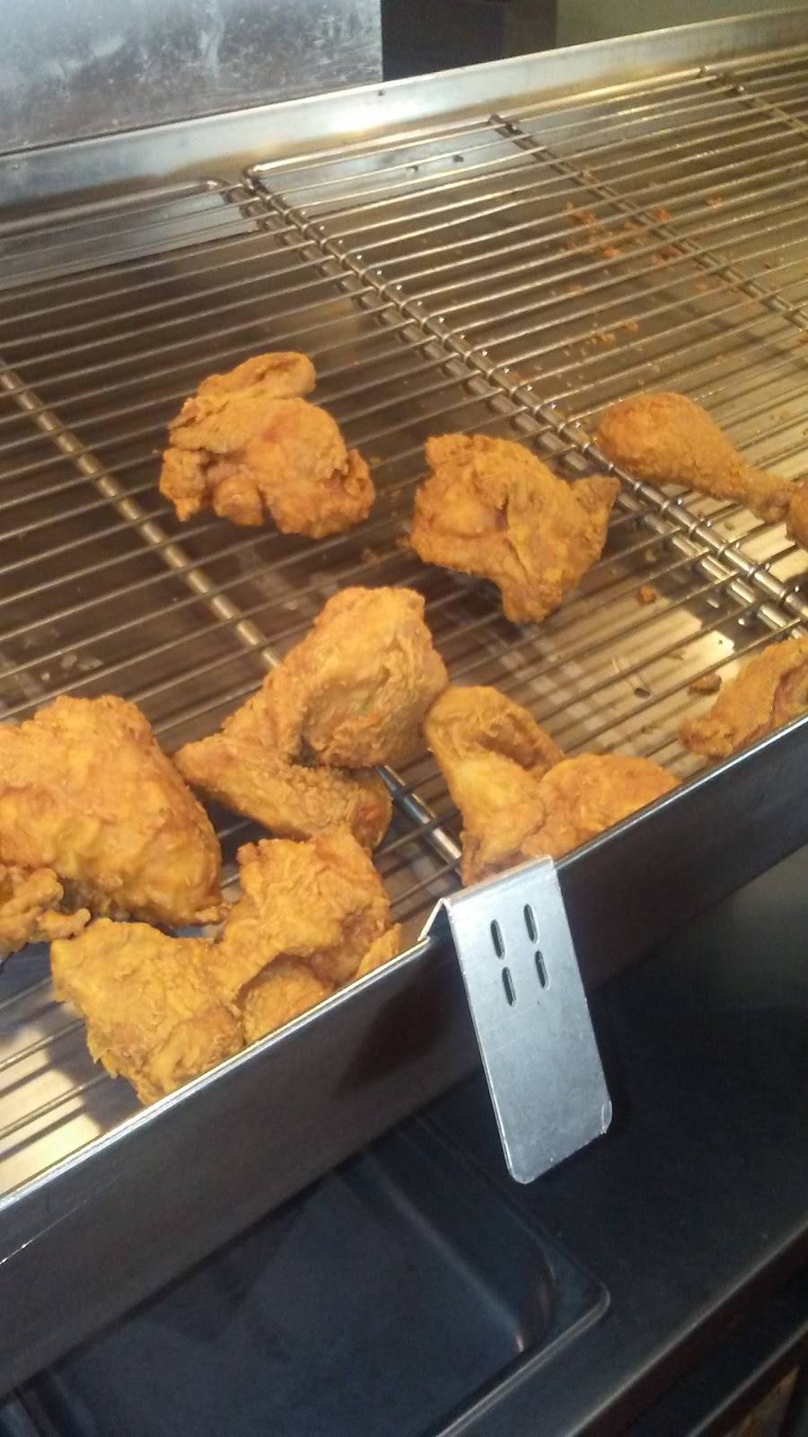 Williams Fried Chicken | restaurant | 820 Brentwood Stair Rd, Fort Worth, TX 76112, USA | 8174298009 OR +1 817-429-8009