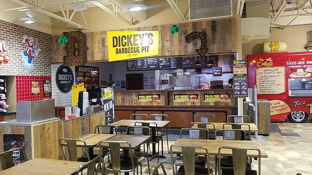 Dickeys Barbecue Pit | restaurant | 2951 Centerpoint Way, Elwood, IL 60421, USA | 7792306855 OR +1 779-230-6855
