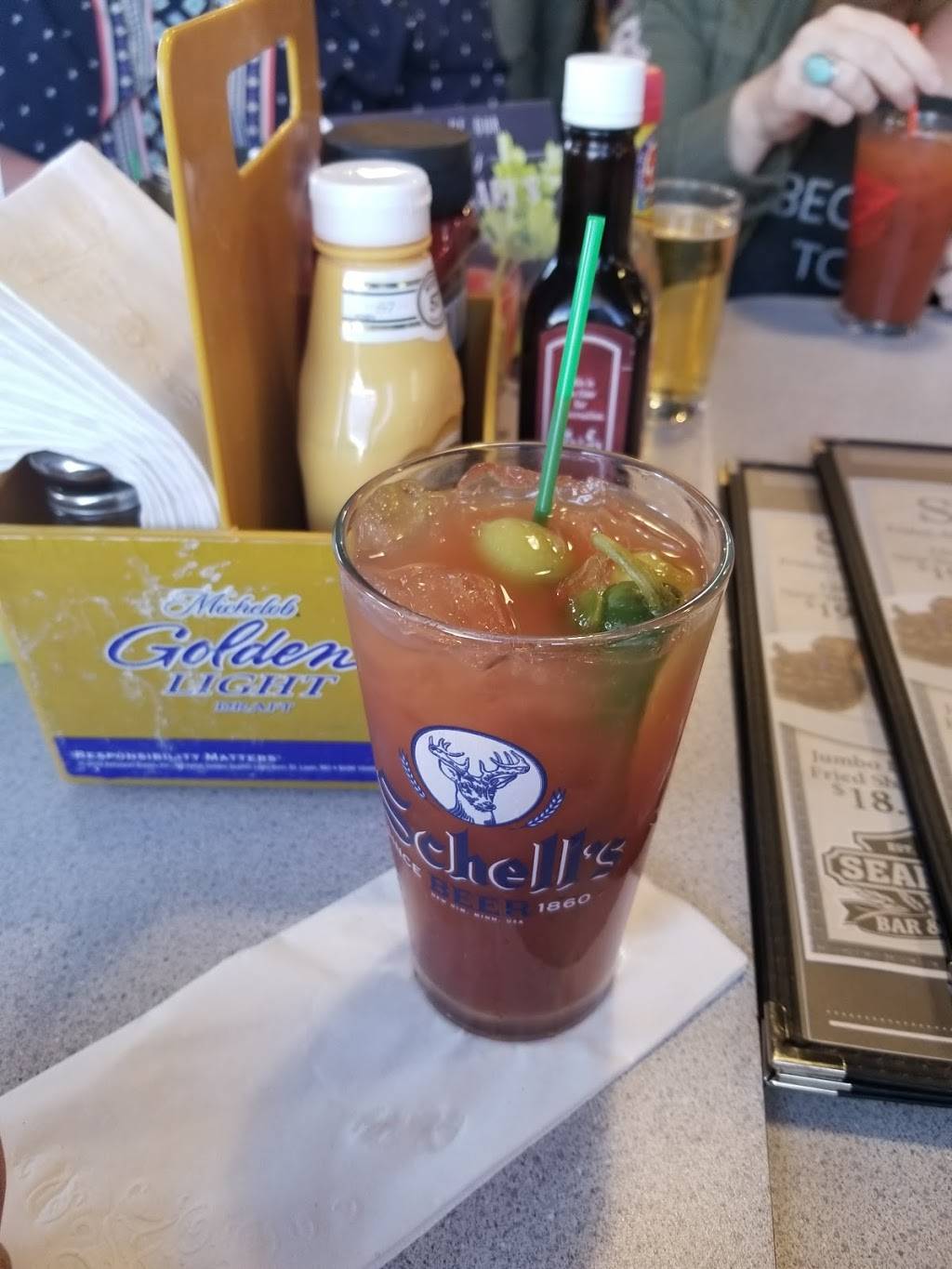 Searles Bar & Grill | restaurant | 13014 Main St, New Ulm, MN 56073, USA | 5073597699 OR +1 507-359-7699