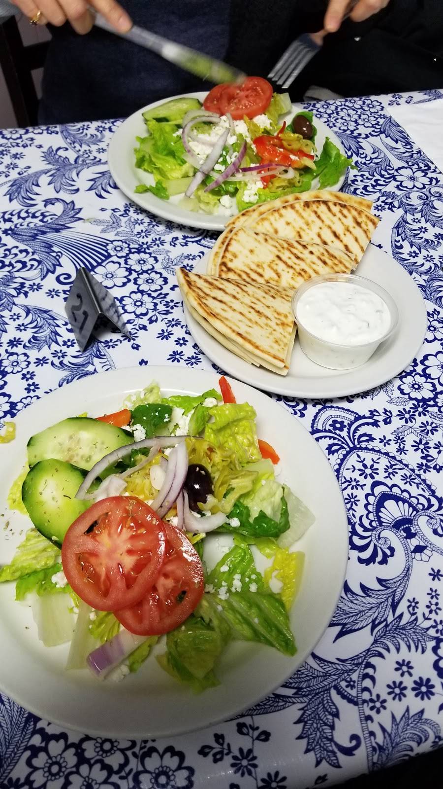 Nikos Gyros | restaurant | 2231 32nd Ave W, Seattle, WA 98199, USA | 2062854778 OR +1 206-285-4778