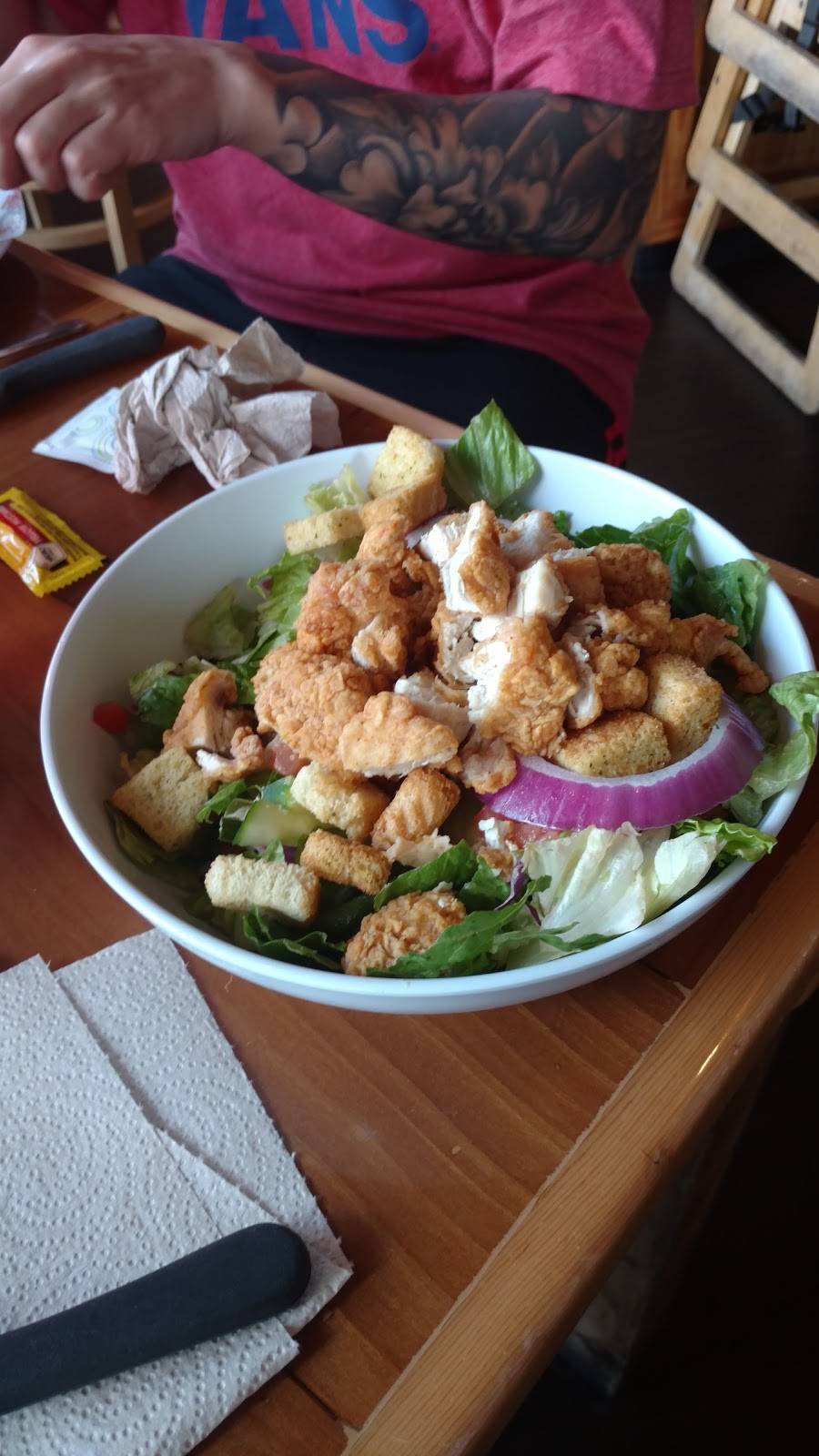 Hooters | meal takeaway | 381 Mandalay Ave, Clearwater, FL 33767, USA | 7274437263 OR +1 727-443-7263