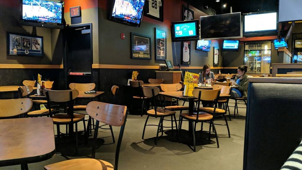 Buffalo Wild Wings | restaurant | 7 E Washington St, Indianapolis, IN 46204, USA | 3179519464 OR +1 317-951-9464