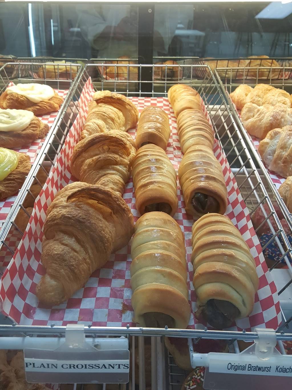 MAGA Donuts | bakery | 1514 N Broad St, Tazewell, TN 37879, USA | 4234897452 OR +1 423-489-7452