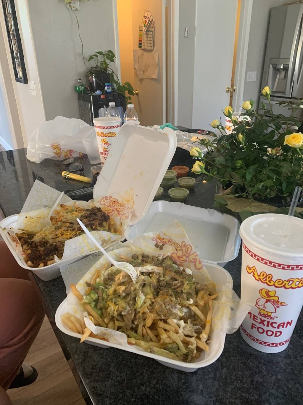 Albertos Mexican Food | restaurant | 27271 Ethanac Rd, Menifee, CA 92585, USA | 9519404714 OR +1 951-940-4714