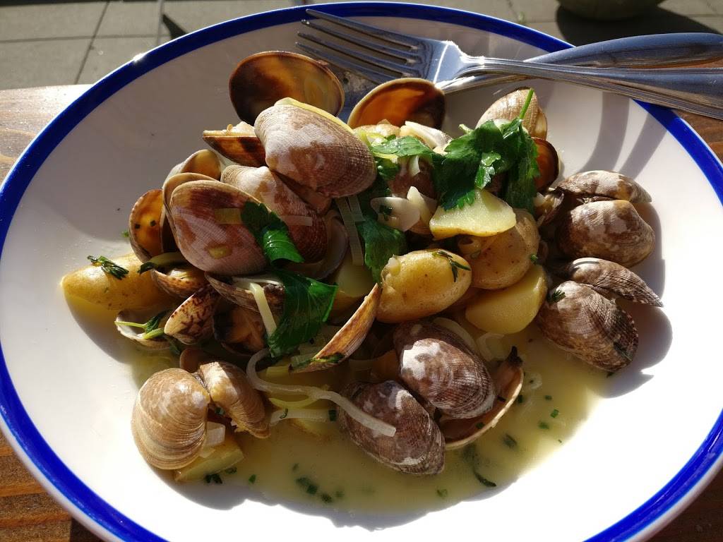 The White Swan Public House | restaurant | 1001 Fairview Ave N, Seattle, WA 98109, USA | 2065882680 OR +1 206-588-2680