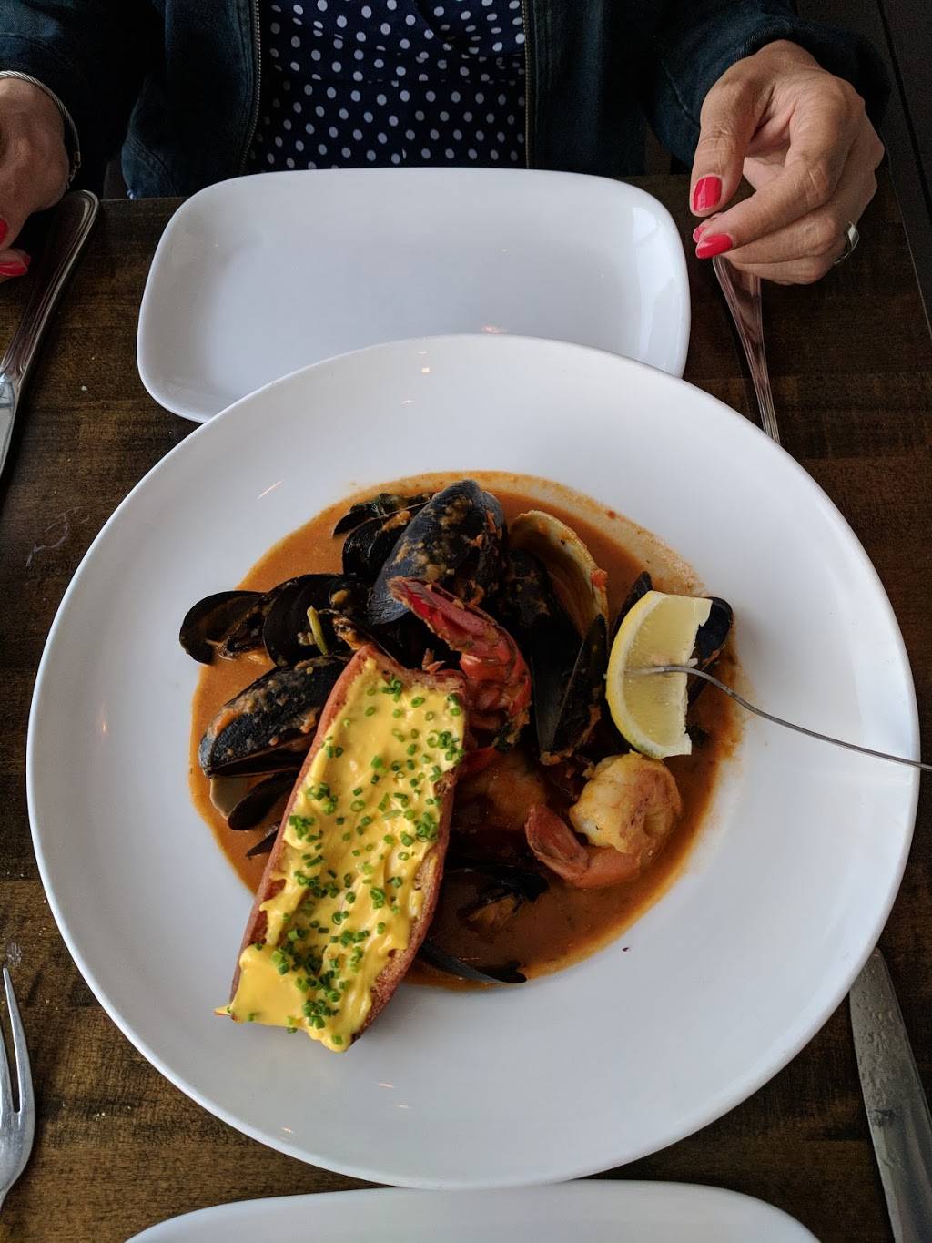 Beacon | restaurant | 4454, 8 W Water St, Sag Harbor, NY 11963, USA | 6317257088 OR +1 631-725-7088