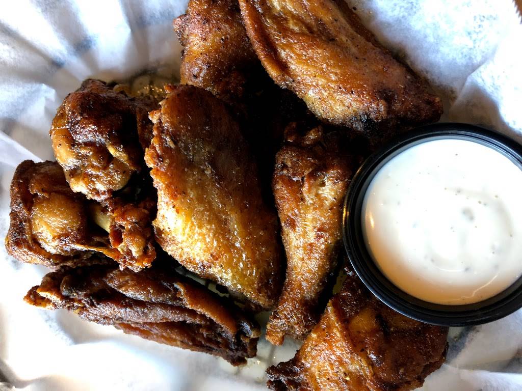 Chasin Tails | restaurant | 2200 N Westmoreland St, Arlington, VA 22213, USA | 7035382565 OR +1 703-538-2565