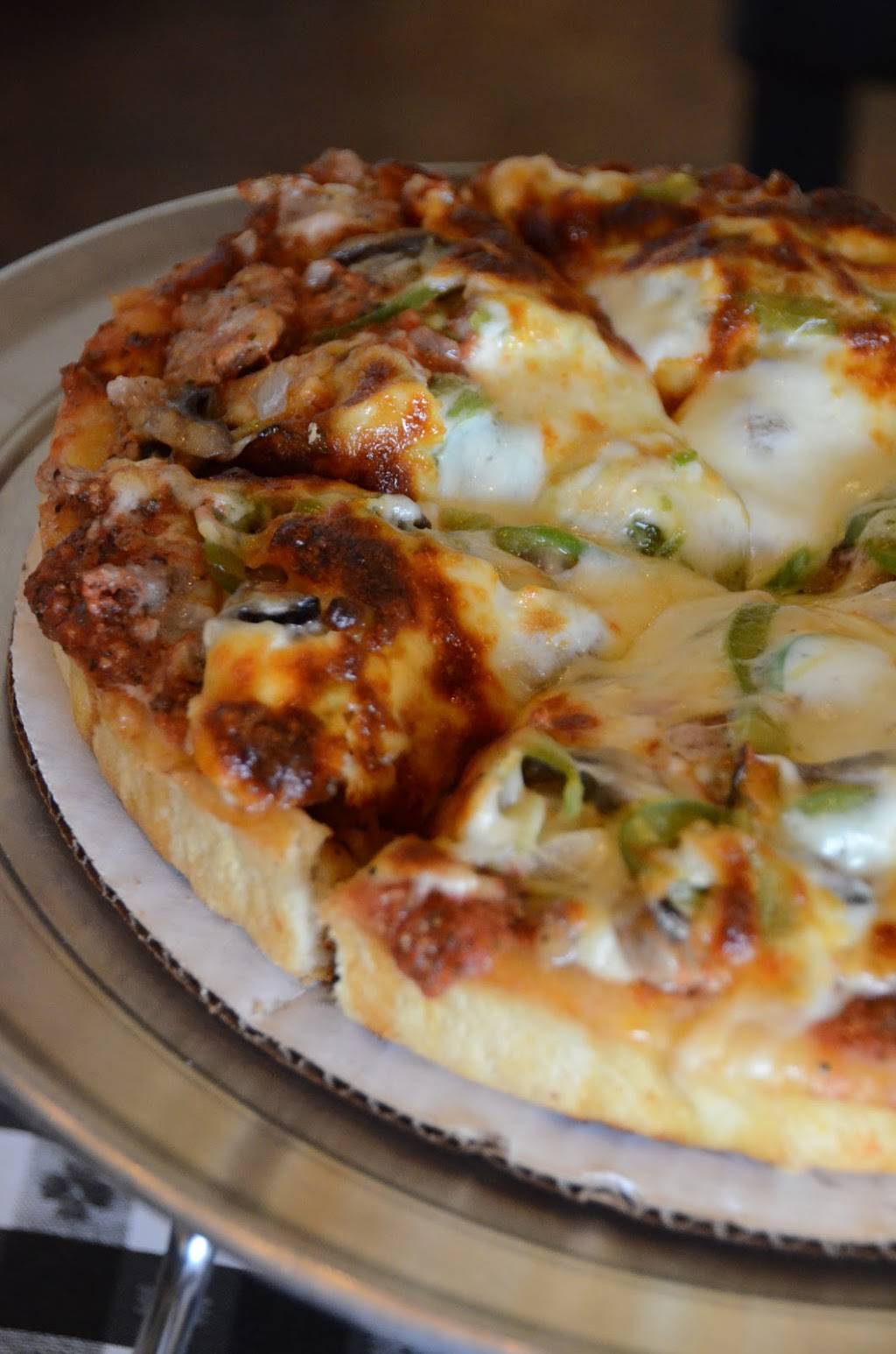 Savarinos Pizza | restaurant | 1134 W Jefferson St, Shorewood, IL 60404, USA | 8157251800 OR +1 815-725-1800