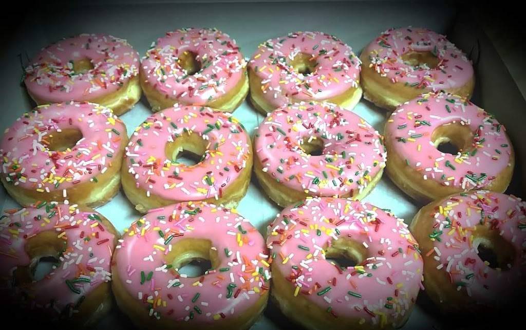 Ravins Donuts & Ice Cream | restaurant | 14664 7th St, Victorville, CA 92395, USA | 7608813545 OR +1 760-881-3545