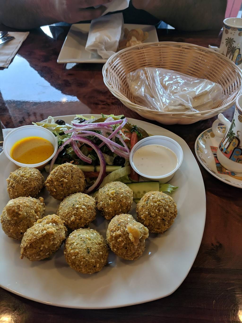 Zem Zem Mediterranean Restaurant | restaurant | 2075 S Willow St, Manchester, NH 03103, USA | 6039322881 OR +1 603-932-2881