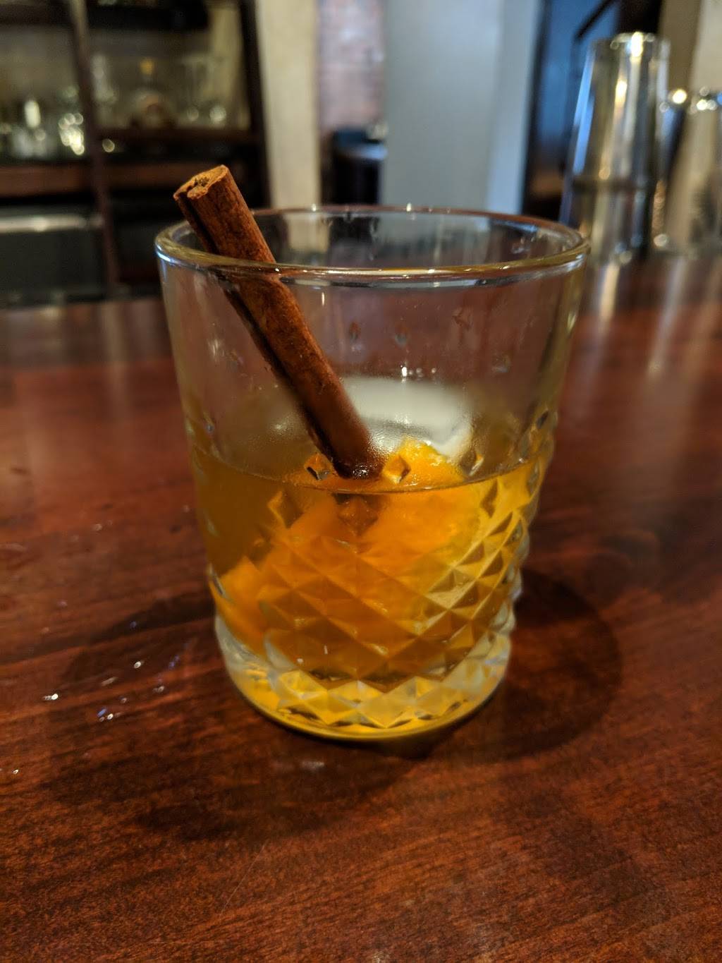 MOJO Federal Swine & Spirits | restaurant | 130 S Tennessee Ave, Lakeland, FL 33801, USA | 8639374226 OR +1 863-937-4226