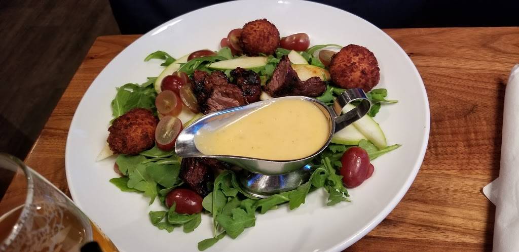 Wood-n-Tap | restaurant | 12 Town Line Rd, Rocky Hill, CT 06067, USA | 8605719444 OR +1 860-571-9444