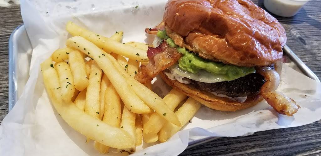 Burgers & Brews | restaurant | 6670 W Cactus Rd Suite A108, Glendale, AZ 85304, USA | 6237762266 OR +1 623-776-2266