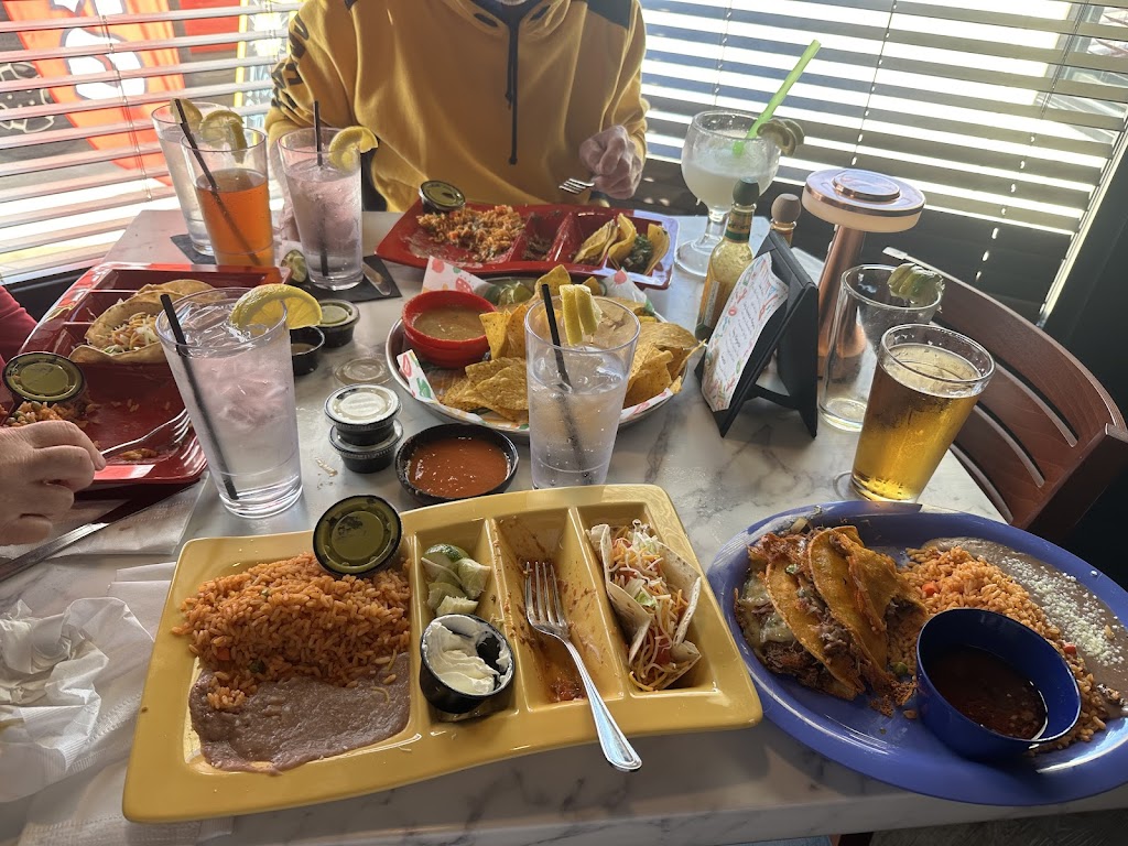 Señor victors | restaurant | 113 S Main St, Almont, MI 48003, USA | 8106733072 OR +1 810-673-3072