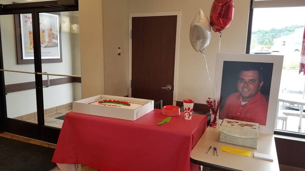 Chick-fil-A | restaurant | 310 Emily Dr, Clarksburg, WV 26301, USA | 3046229797 OR +1 304-622-9797