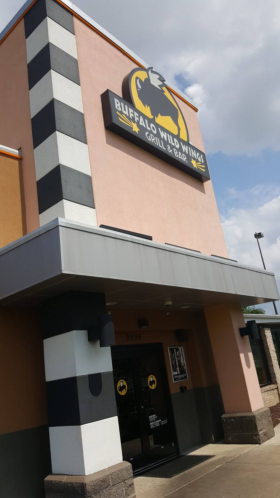 Buffalo Wild Wings | meal takeaway | 9996 Mountain View Dr, West Mifflin, PA 15122, USA | 4126533460 OR +1 412-653-3460