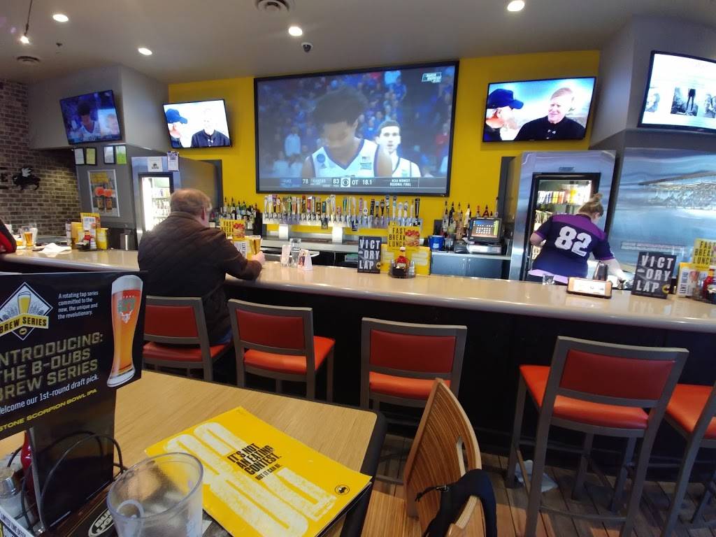 Buffalo Wild Wings | restaurant | 1273 Capitol Dr Suite A, Pewaukee, WI 53072, USA | 2626953900 OR +1 262-695-3900