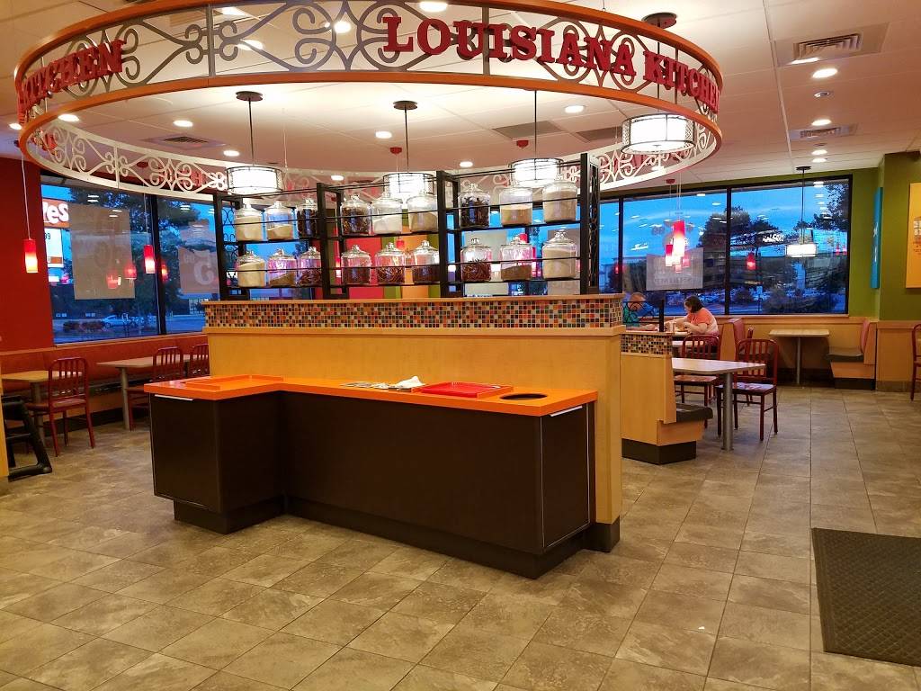 Popeyes Louisiana Kitchen | restaurant | 1379 Towne Square Blvd NW, Roanoke, VA 24012, USA | 5402650100 OR +1 540-265-0100