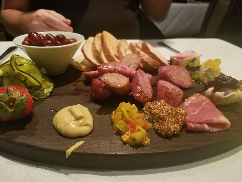 Flight Restaurant and Wine Bar | restaurant | 39 S Main St, Memphis, TN 38103, USA | 9015218005 OR +1 901-521-8005