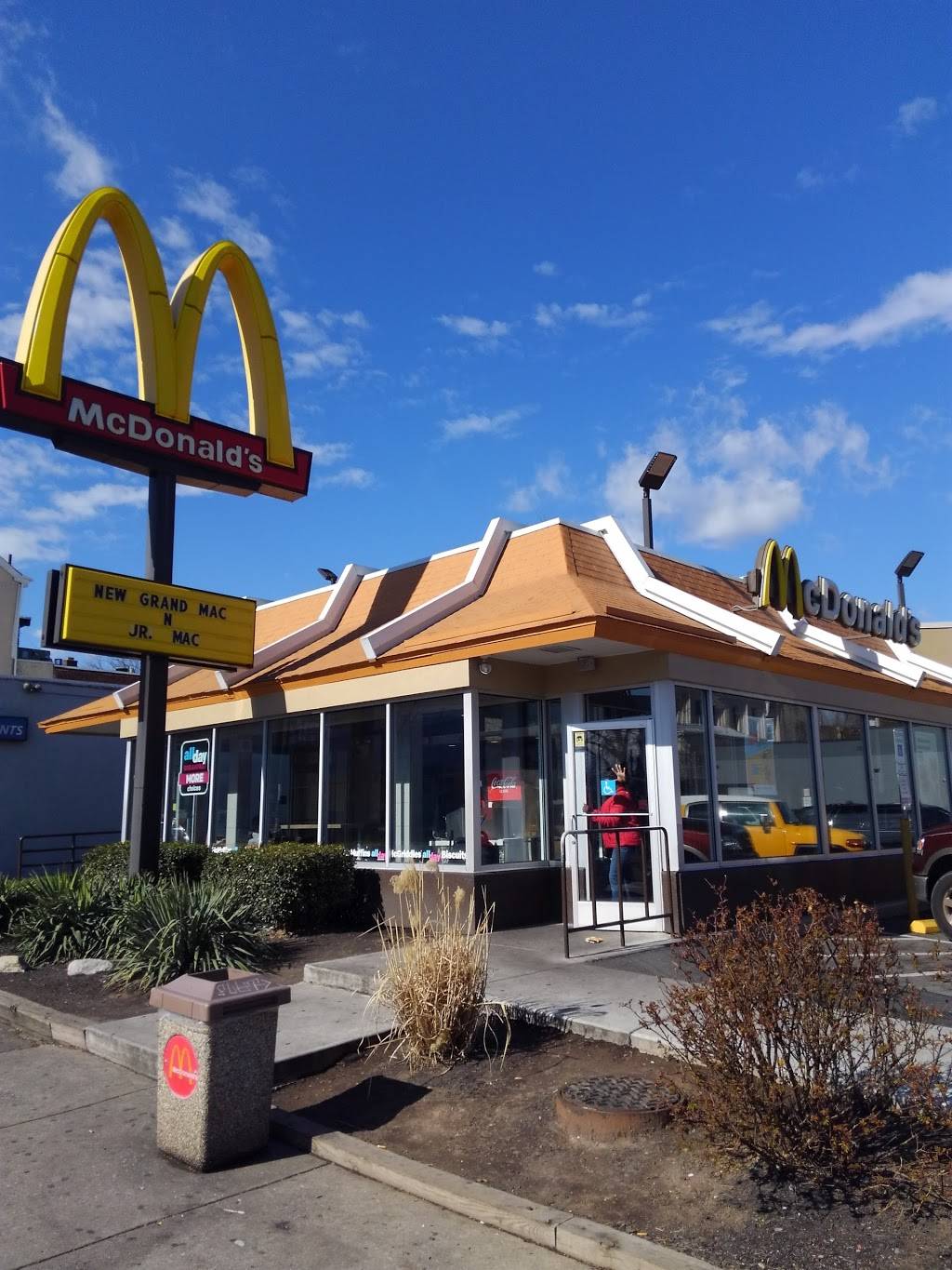 McDonalds | cafe | 29 E Chelten Ave, Philadelphia, PA 19144, USA | 2154381244 OR +1 215-438-1244