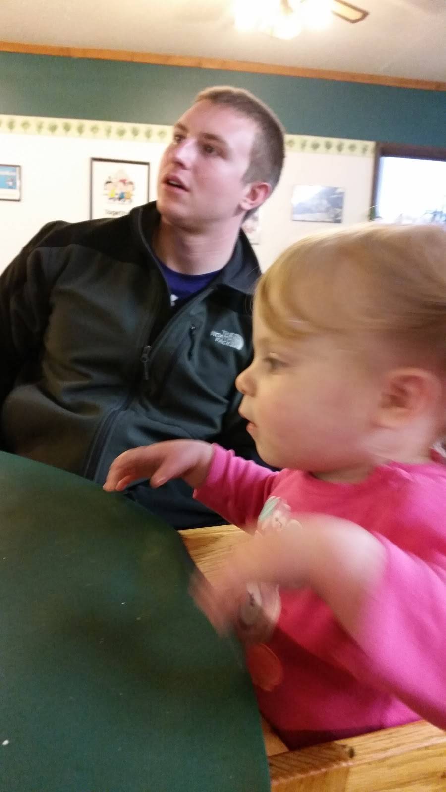 Charlies | Pizza & Bread Shop | restaurant | 1021 E 1st St, Sumner, IA 50674, USA | 5635783306 OR +1 563-578-3306