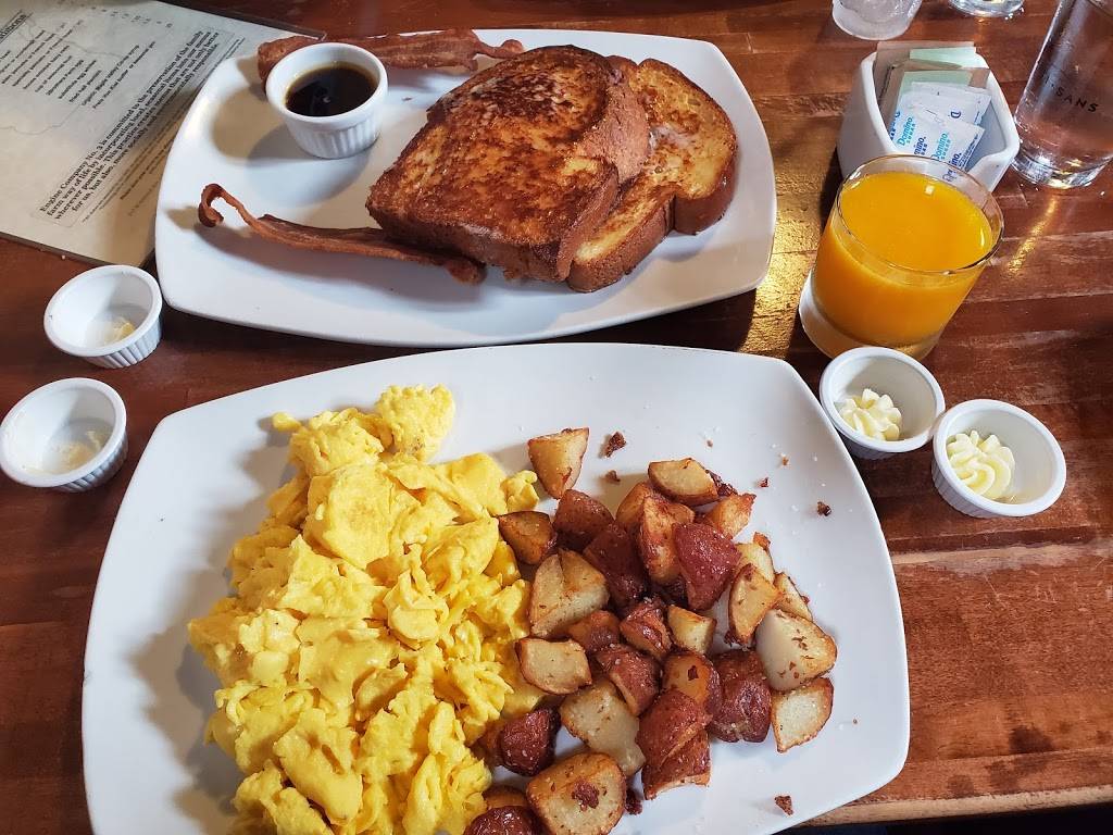 Engine Company No. 3 | restaurant | 217 W National Ave, Milwaukee, WI 53204, USA | 4142265695 OR +1 414-226-5695