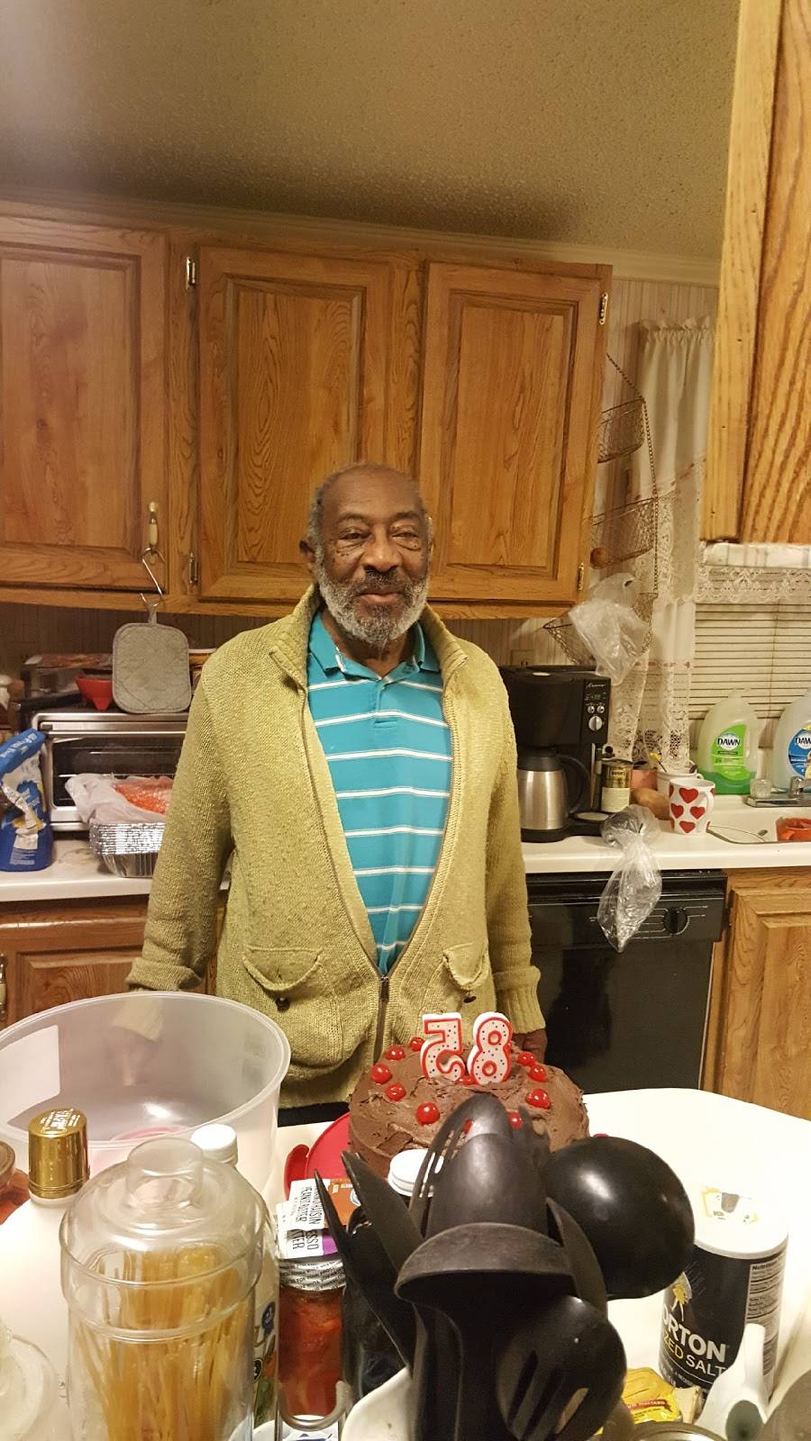 Aurelias Kitchen | restaurant | 2636 County Rd 128, Floresville, TX 78114, USA | 8303939394 OR +1 830-393-9394