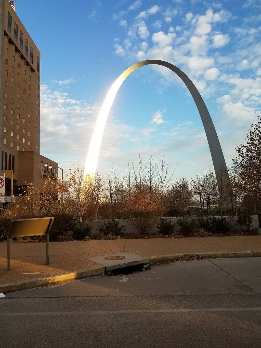 State Street | restaurant | 10 S Broadway, St. Louis, MO 63102, USA | 3142597720 OR +1 314-259-7720