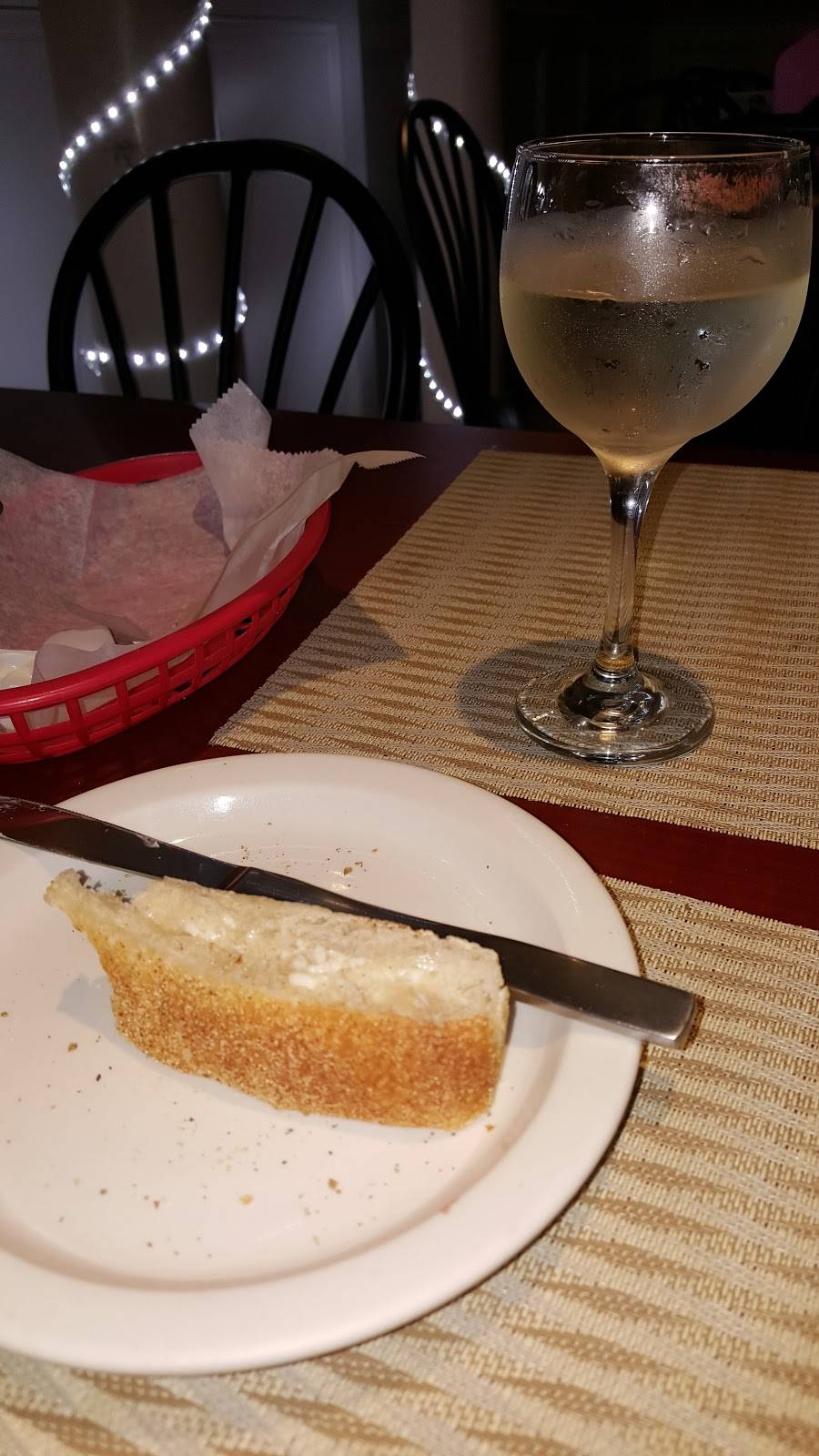 Espositos Ristorante & Pizzeria | restaurant | 18 Broadway, Valhalla, NY 10595, USA | 9147618640 OR +1 914-761-8640