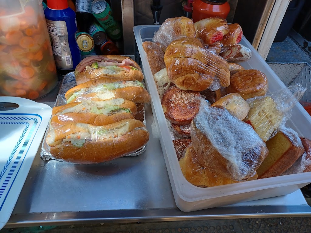 Margaritas Kitchen | restaurant | 13981 Mulholland Dr, Beverly Hills, CA 90210, USA | 3238641044 OR +1 323-864-1044