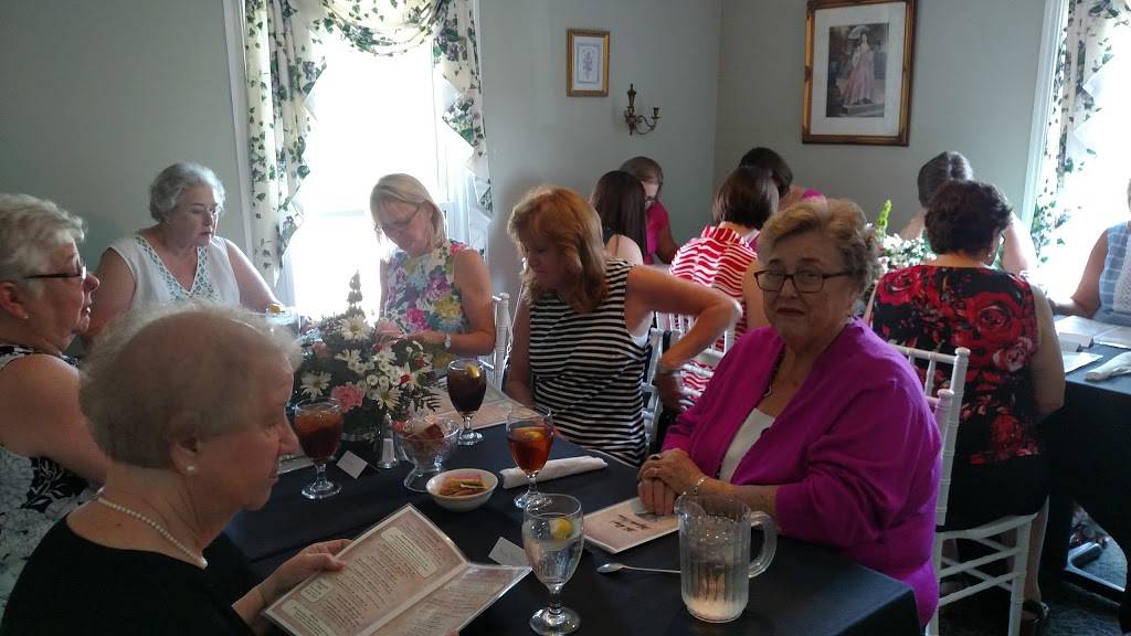 Mrs Lacys Magnolia House | restaurant | 405 Carthage St, Sanford, NC 27330, USA | 9197776787 OR +1 919-777-6787