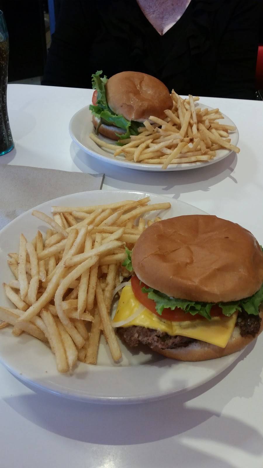 Steak n Shake | restaurant | 310 Wild Geese Rd, Knoxville, TN 37922, USA | 8656752551 OR +1 865-675-2551