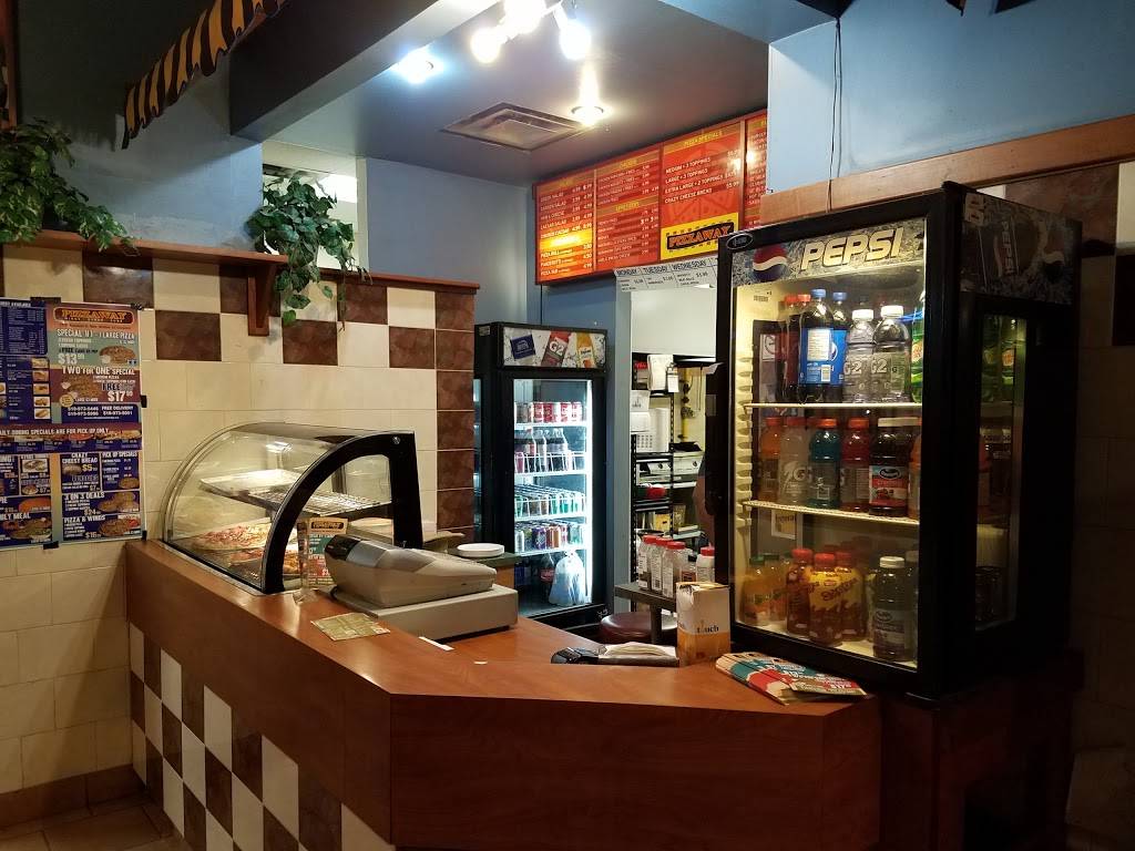 Pizzaway | meal takeaway | 1715 Wyandotte St W, Windsor, ON N9B 1J2, Canada | 5199735446 OR +1 519-973-5446