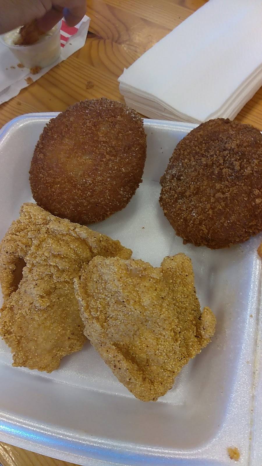 J J Fish & Chicken | restaurant | 8035 International Blvd, Oakland, CA 94621, USA | 5106331212 OR +1 510-633-1212