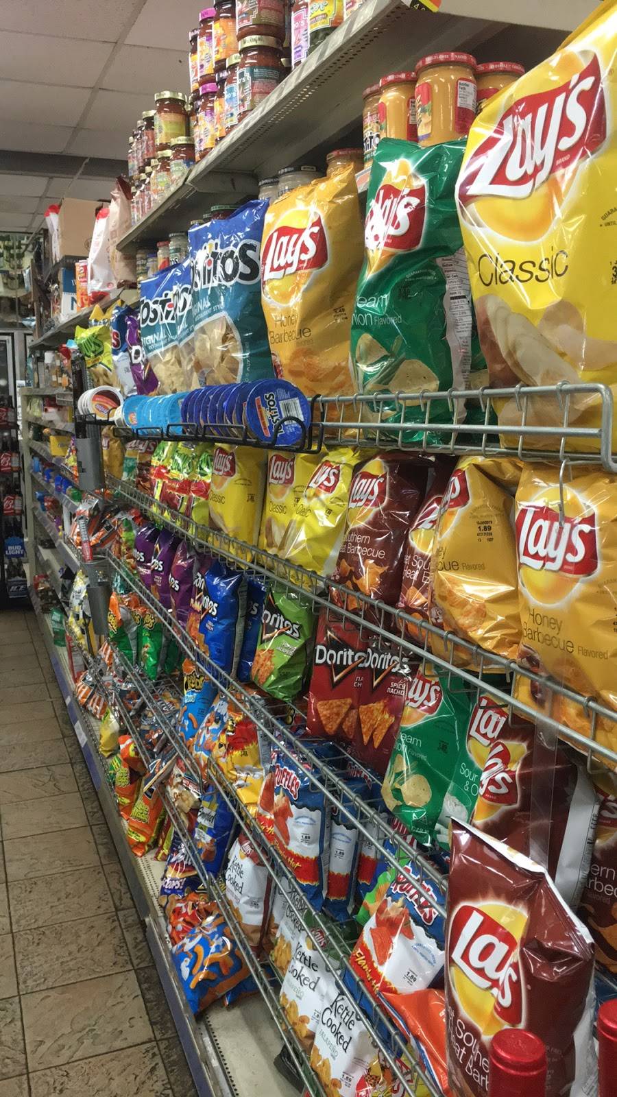 Hanks Seafood & Supermarket | restaurant | 2634 St Claude Ave, New Orleans, LA 70117, USA | 5049480685 OR +1 504-948-0685