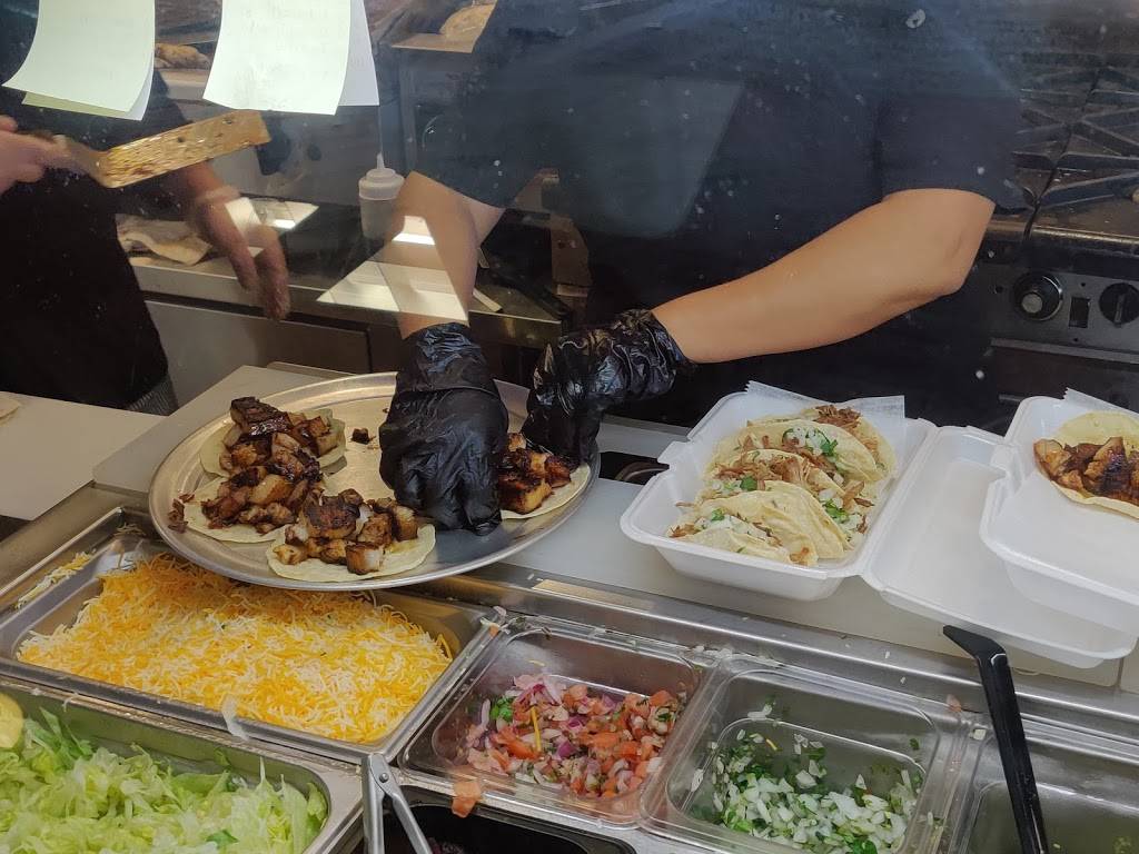 Salsas 4 Taqueria | restaurant | 2434 Berlin Turnpike #3, Newington, CT 06111, USA | 8609999065 OR +1 860-999-9065