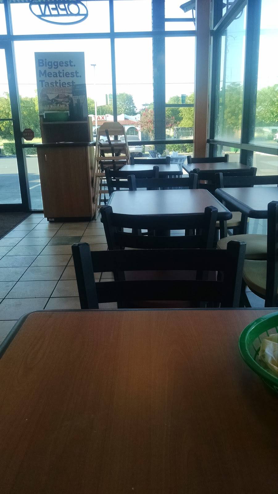 Subway Restaurants | restaurant | 4638 W Commerce St #101, San Antonio, TX 78237, USA | 2104322068 OR +1 210-432-2068