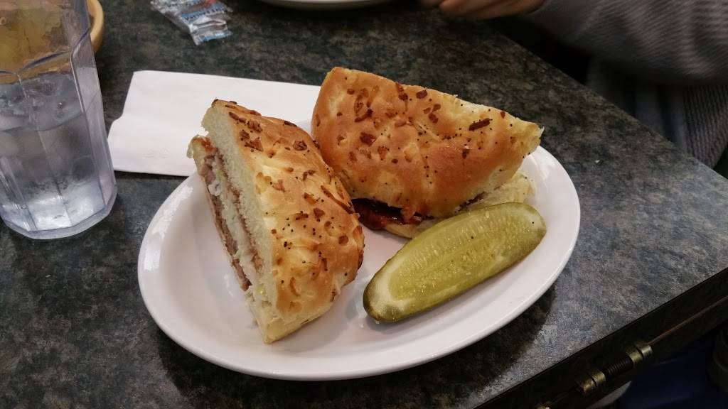 Pickles & Rye Deli | restaurant | 6724 Orchard Lake Rd, West Bloomfield Township, MI 48322, USA | 2487373890 OR +1 248-737-3890