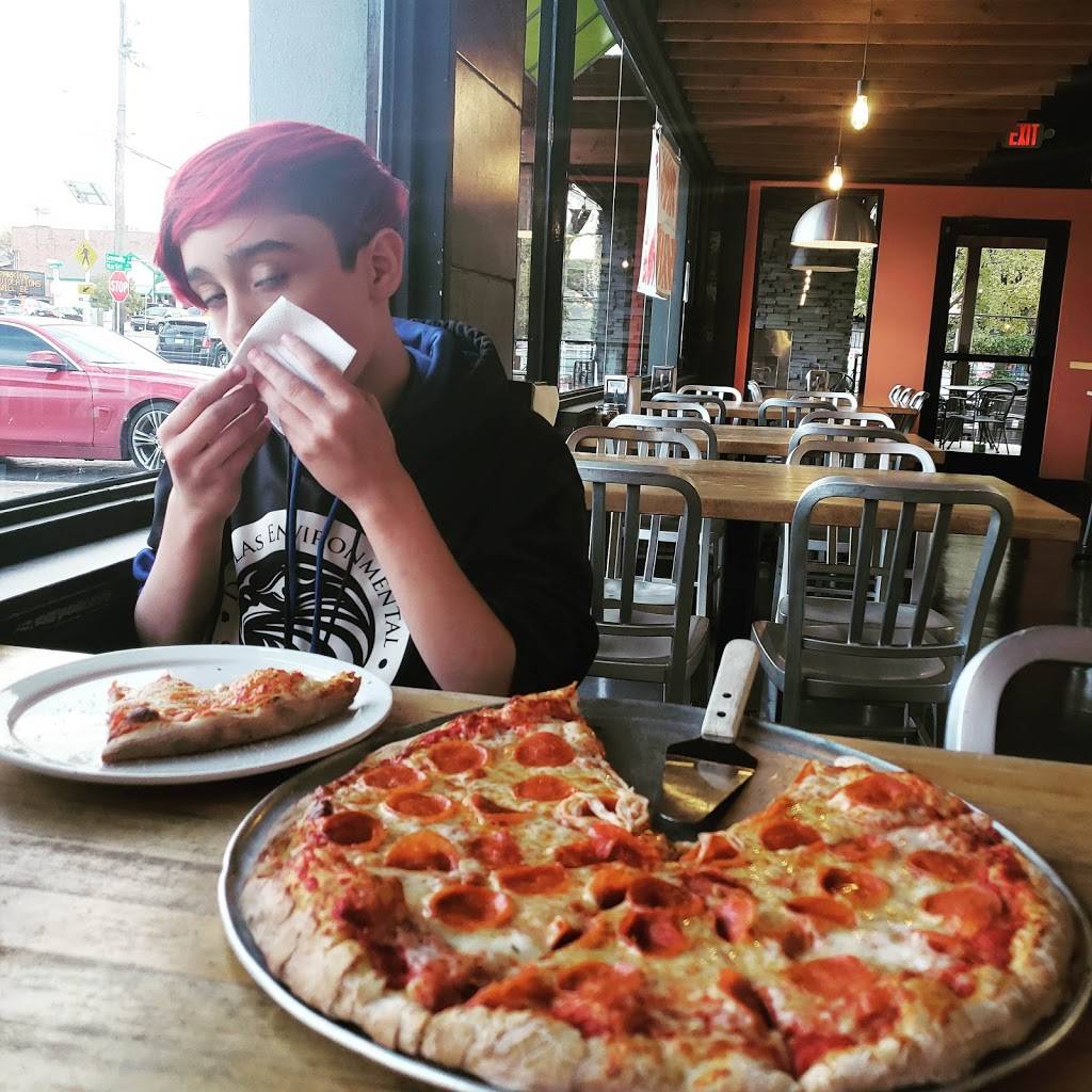 Piggie Pies Pizza | restaurant | 3707 Greenville Ave, Dallas, TX 75206, USA | 2148216465 OR +1 214-821-6465