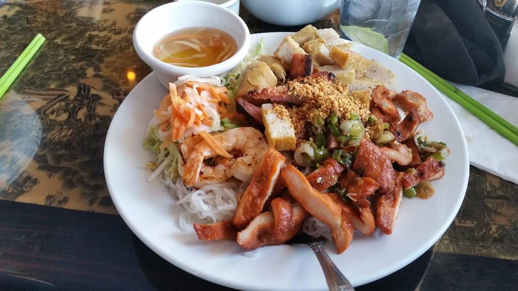 Pho Linh Vietnamese Grill | restaurant | 9100 Central Ave SE, Albuquerque, NM 87123, USA | 5052663368 OR +1 505-266-3368