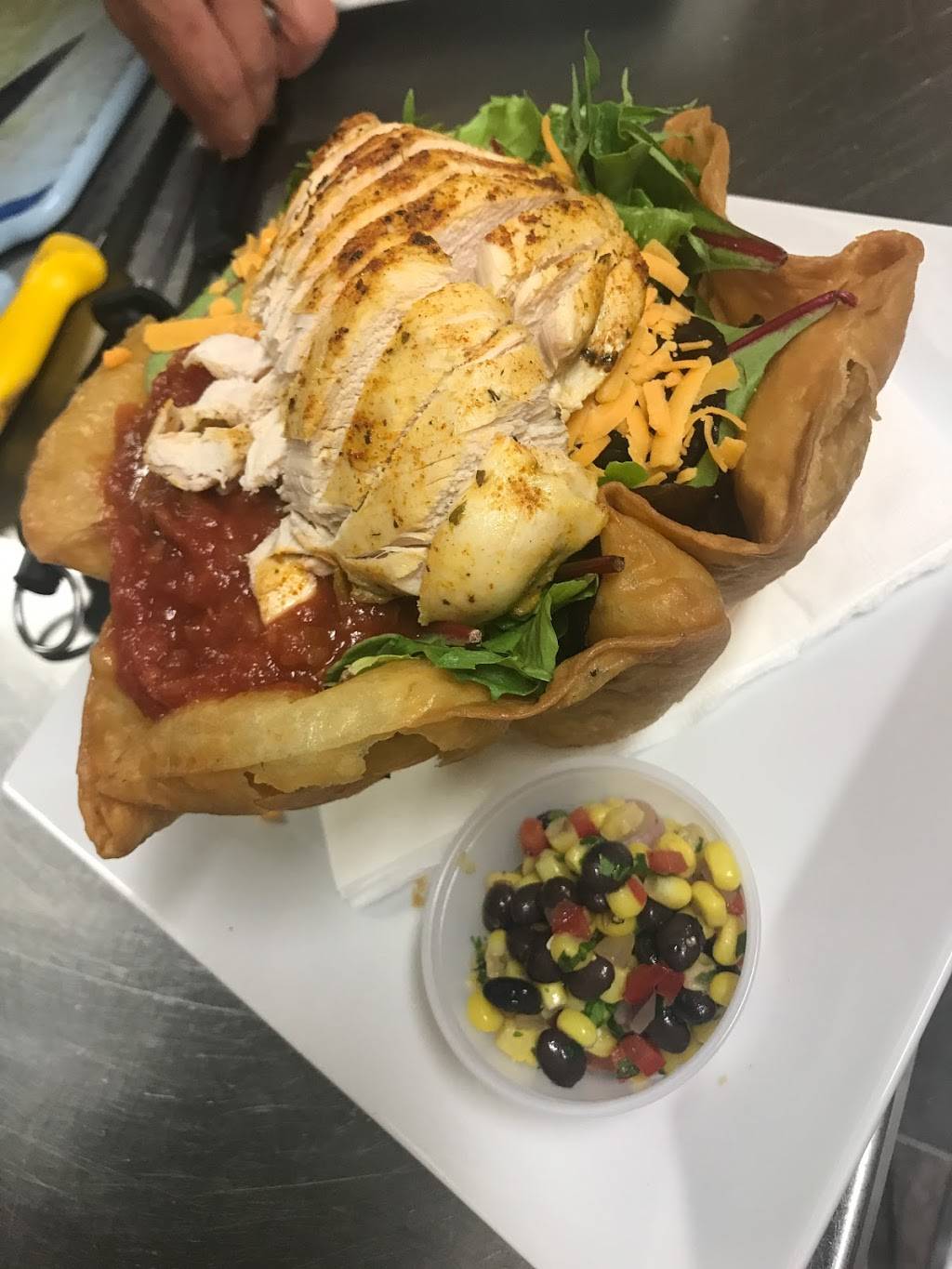 Paddingtons Pub | restaurant | 18 Ontario St N, Grand Bend, ON N0M 1T0, Canada | 5192385788 OR +1 519-238-5788