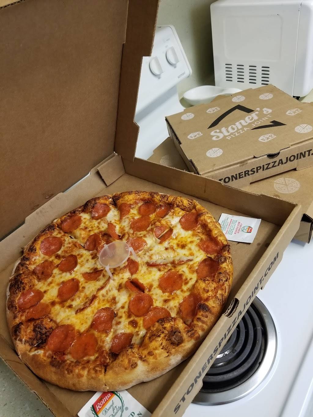 Stoners Pizza Joint | meal takeaway | 2013 North St, Nacogdoches, TX 75965, USA | 9363055222 OR +1 936-305-5222